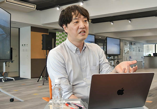 聖徳学園_チーフスタジオディレクターの川合 元先生