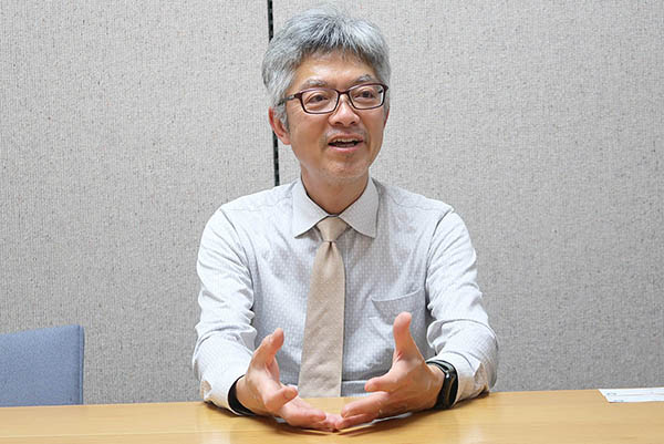 東京成徳_国際交流部長の茂原輝光先生