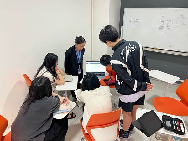 東京成徳_イキイキとグループワークに取り組みます