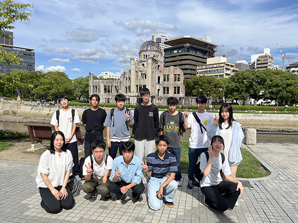 横浜翠陵_昨年度の修学旅行では、初日は大阪を拠点にさまざまな社会的課題と向き合う探究ツアーをクラスごとに実施し、2日目からは中国・四国・関西・中部地方の4つのコースに分かれました