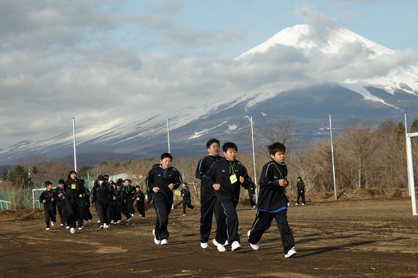 入学直後に行われる山中湖オリエンテーション合宿