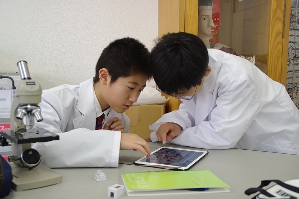 理科の実験でもタブレットは必須アイテム