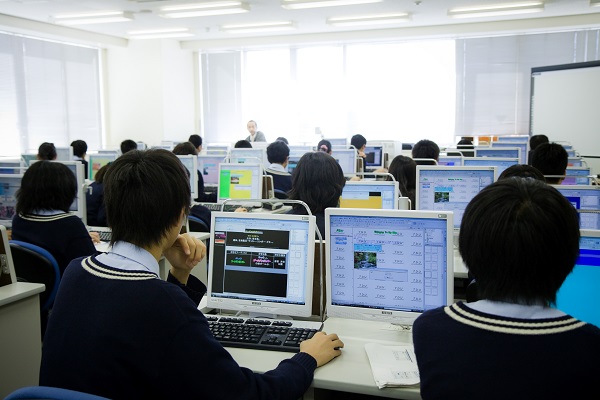 パソコンを使った授業風景